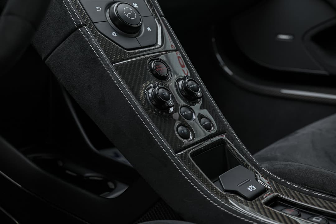 Console centrale carbone Mclaren 688 HS MSO 