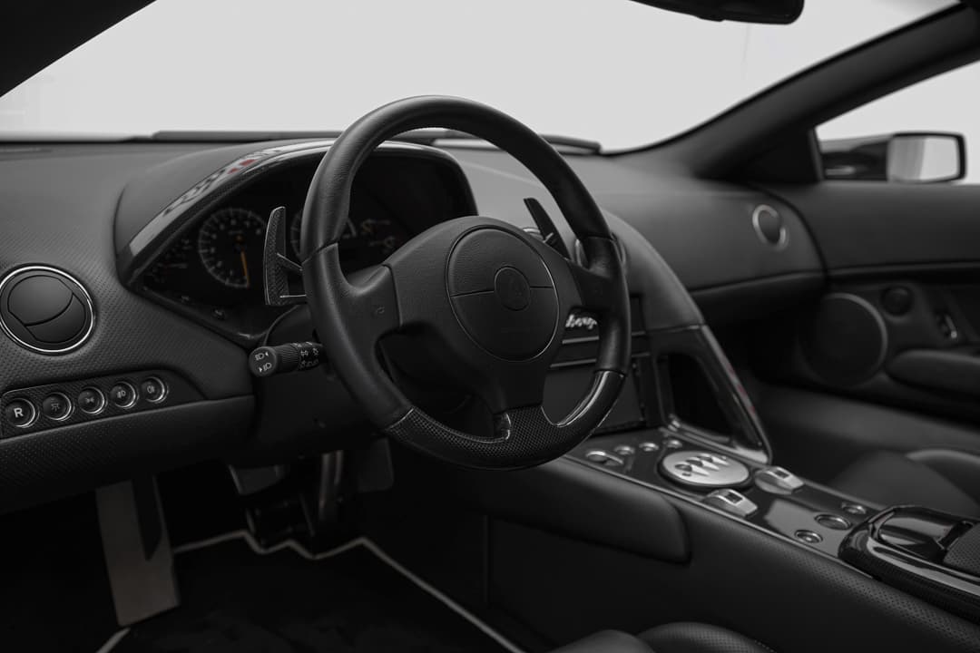 Intérieur luxe de la Lamborghini Murcielago LP 640, cuir, performance