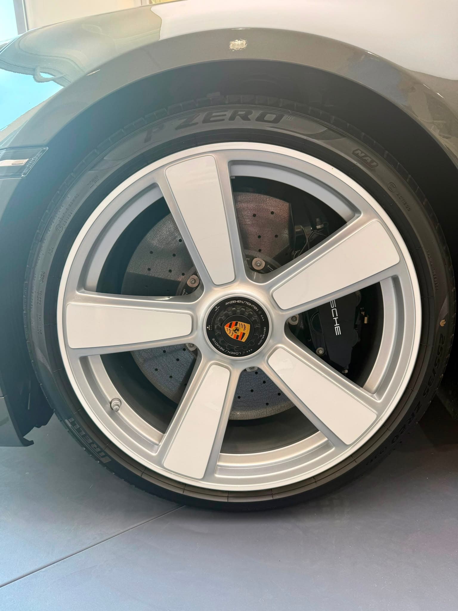JANTE 3/4 AVANT PORSCHE 911 TURBO 50E ANNIVERSAIRE